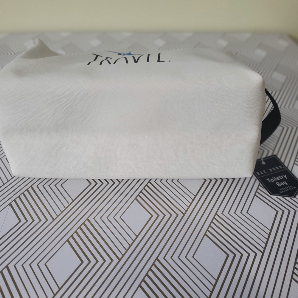 BNWT Rae Dunn Toiletry Bag - Picture 3 of 6